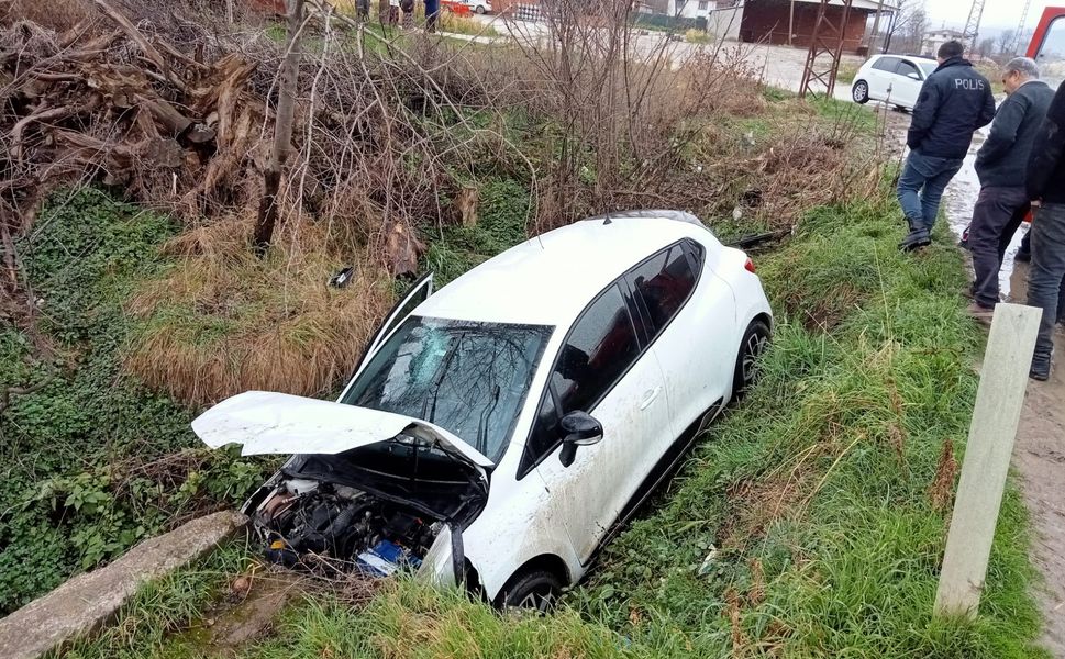 Erbaa’da Köpeğe Çarpmamak İsterken Şarampole Uçtu: 2 Yaralı