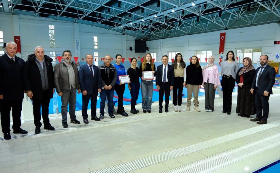 TOGÜ Havuzunda Kahramanlık Anı: Kıyafetleriyle Suya Atlayan Öğrenciler Hayat Kurtardı