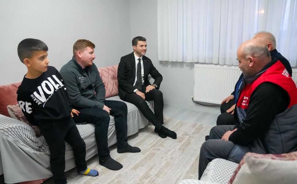 Erbaa’da Yangının İzleri Silindi: Başkan Karagöl Şenol Ailesinin Yeni Yuvasına Konuk Oldu