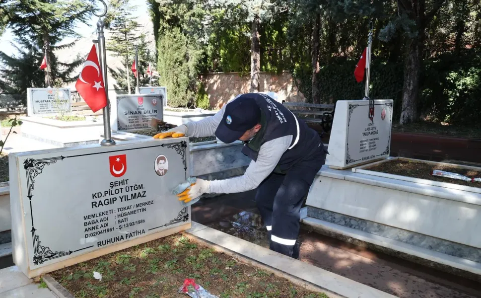 Başkan Yazıcıoğlu: Mezarlıklarımızı Bayrama Hazırlıyoruz
