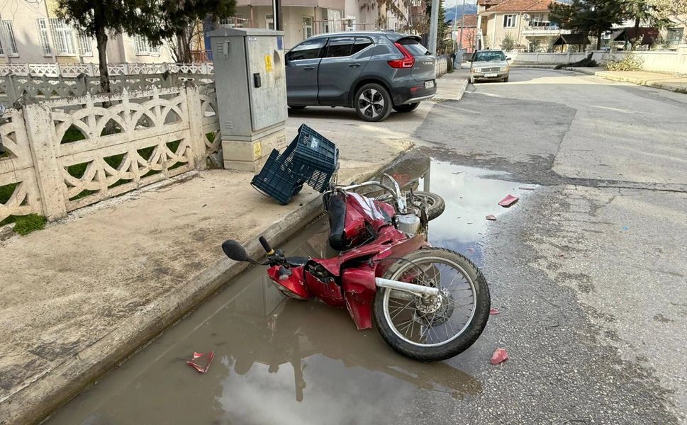 Şase Numarası Silinmiş Motosiklet Kaza Yaptı: 3 Yaralı