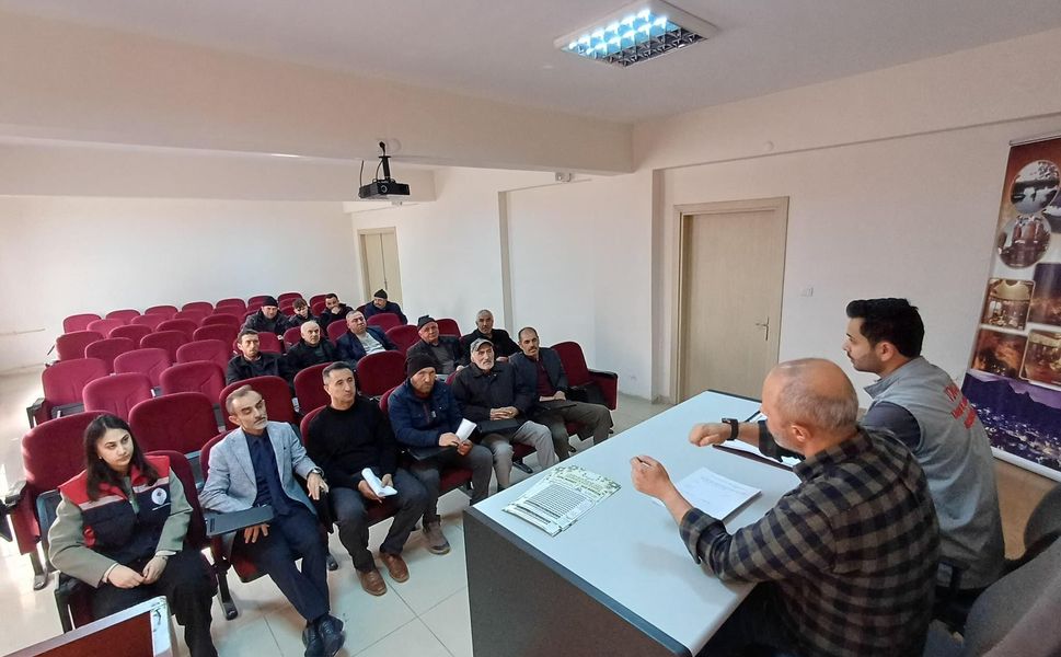 Yeşilyurt’ta Üreticilere Zirai İlaçlama Eğitimi