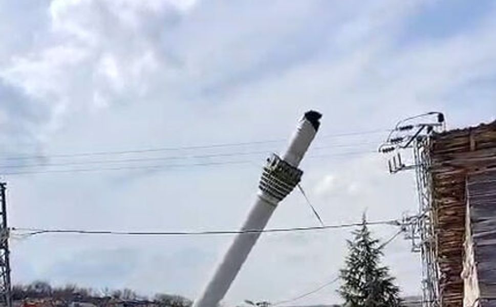 Erbaa’daki Depremde Hasar Gören Minare, Kontrollü Olarak Yıkıldı