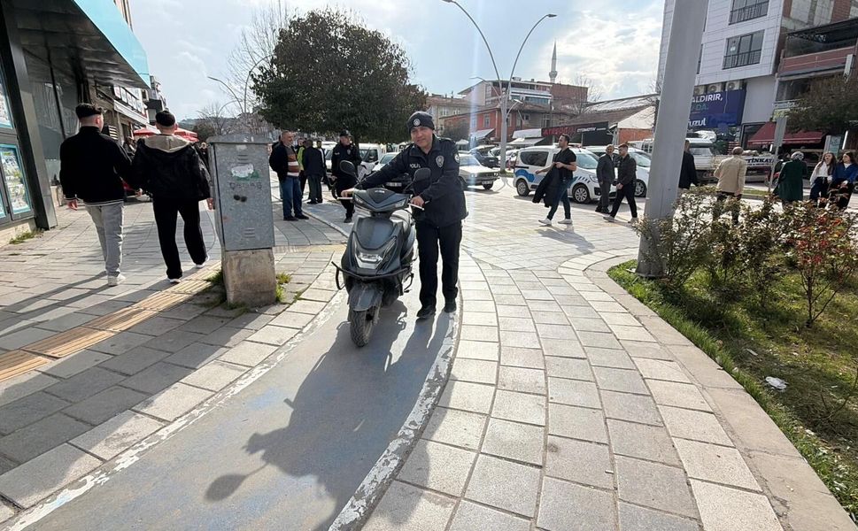Plakan Yoksa Geçit de Yok! Erbaa'da Trafik Denetimi 22 Polis, 8 Ekip Sahaya İndi!