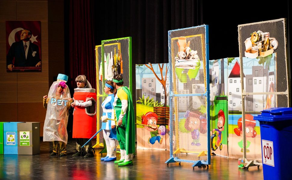 Erbaa’da Minik Çevreciler İş Başında: Uluslararası Sıfır Atık Günü Tiyatroyla Kutlandı