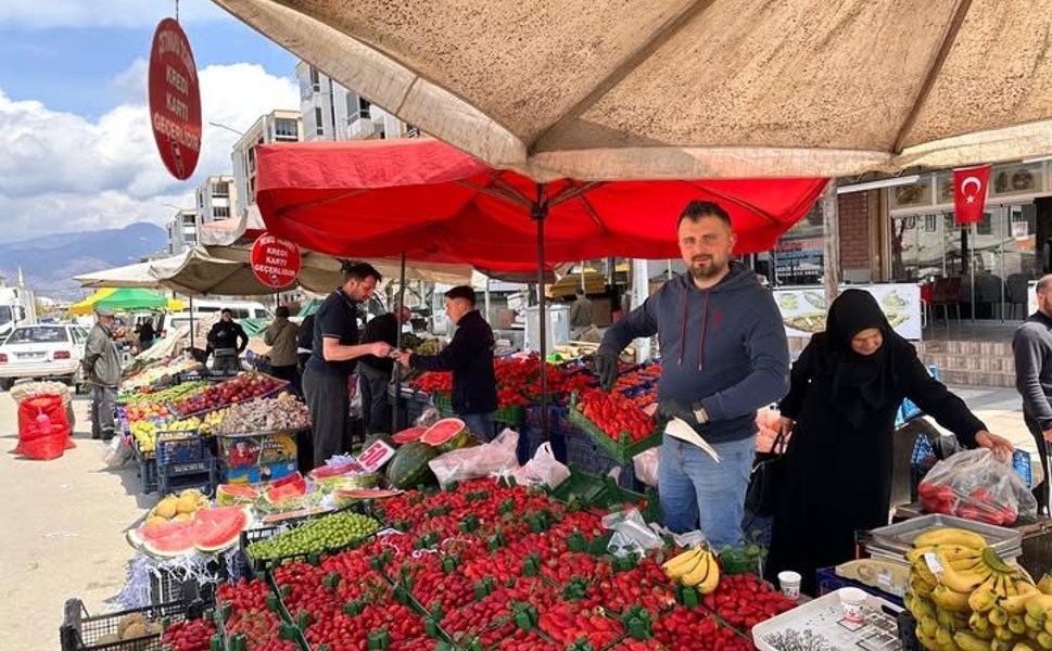 Erbaa Salı Pazarı’nda Fiyatlar Dalgalı: Biber Geriledi, Domates Yükseldi