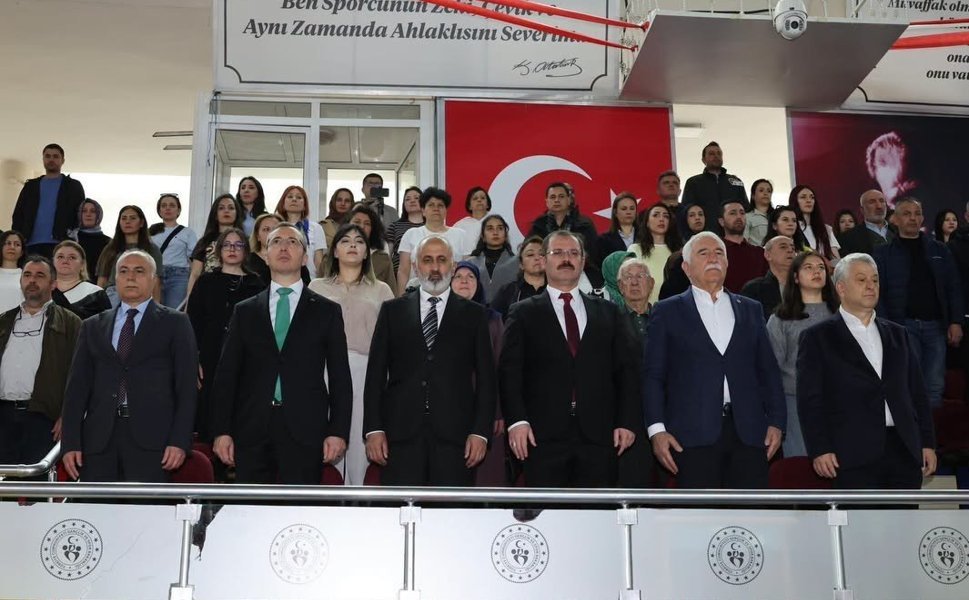 Tokat’ta Görsel Şölen Başladı: Halk Oyunları Türkiye Birinciliği İçin Sahne Gençlerin!