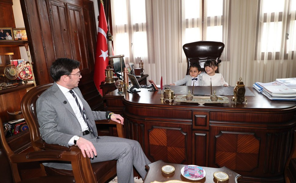 Tokat Belediye Başkanı Yazıcıoğlu, Makamını Çocuklara Devretti