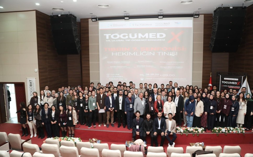 Tokat’ta Tıbbın "7. Senfonisi" Yankılandı: Genç Hekimlerden Bilim Şöleni!