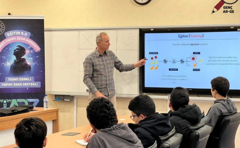Tokat'ta Geleceğin Teknolojisi Konuşuluyor: Gençler Makine Öğrenmesi İle Tanıştı