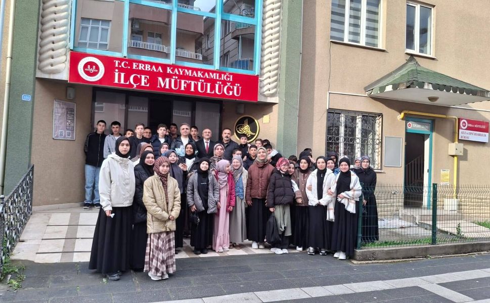 Erbaa’da Gençliğe Rehber Konferans: "İnanç Yolundaki Tuzaklara Dikkat!"