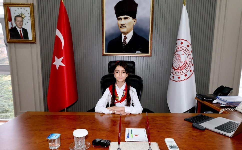 Tokat’ta Valiliğin Koltuğuna Oturan Çocuk Okullarda Güvenlik Tedbirlerinin Arttırılmasını İstedi