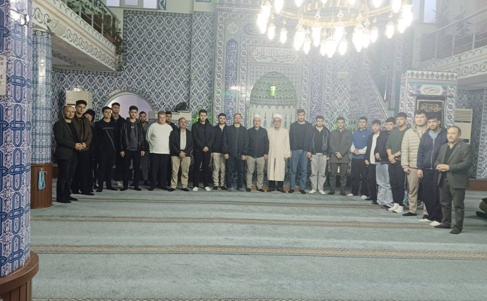 Erbaa’da Gönüller Sabah Namazında Birleşti: "Şehirlerin Kalbi" Çarşı Camii’nde Attı!