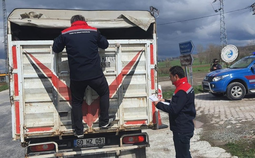 Yeşilyurt’ta Hayvan Hareketlerine Sıkı Takip: Yol Denetimleri Aralıksız Sürüyor!