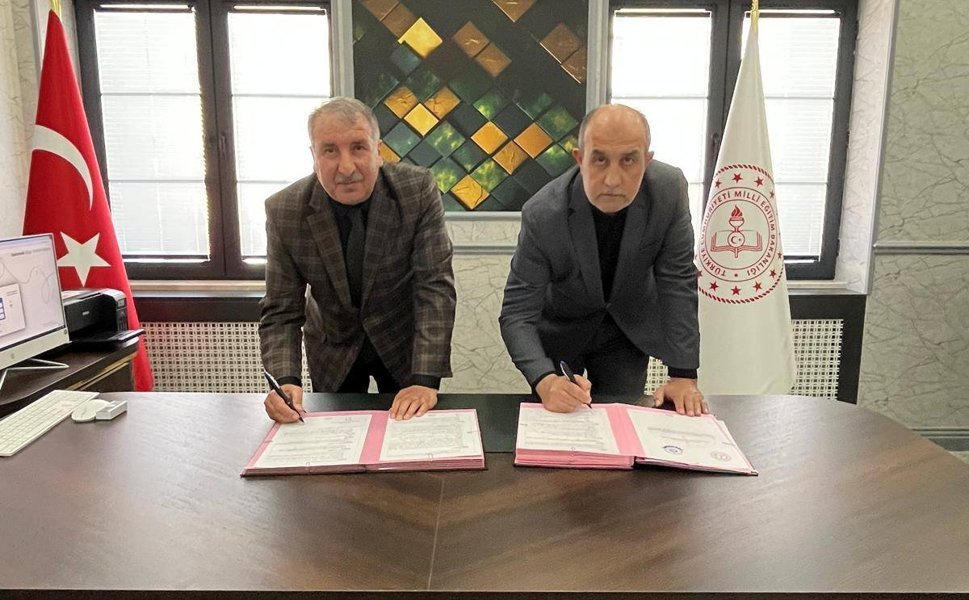 Niksar’da İstihdam İçin Güç Birliği: İş Makinesi Operatörleri Sertifikalı Olacak!