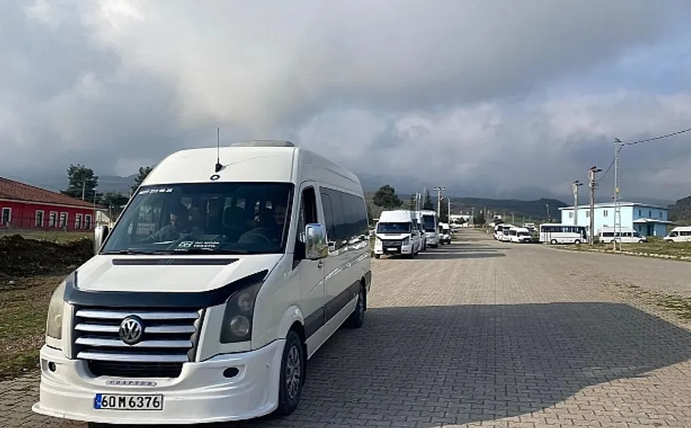 Niksar OSB’de Servis Şoförleri Kontak Kapattı