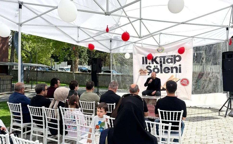 Erbaa’da Edebiyat Rüzgârı: Ünlü Yazar Çağlayan Yılmaz Kitapseverlerle Buluştu!