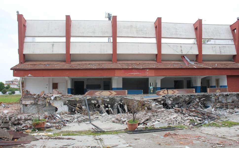 Erbaa’da Yıkım Başladı, Merak Katlandı: Efsane Stadın Yerine Ne Yapılacak?