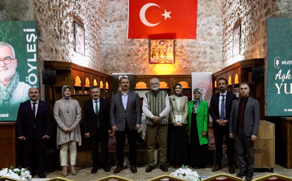Tarihi Medresede Huzur Dolu Söyleşi: Yunus Emre Tokatlılarla Buluştu