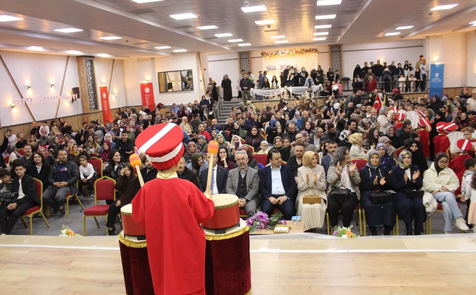 Tokat’ta Miniklerin Büyük Coşkusu: Güneşli Çocuk Akademisi’nden Unutulmaz Yıl Sonu Programı