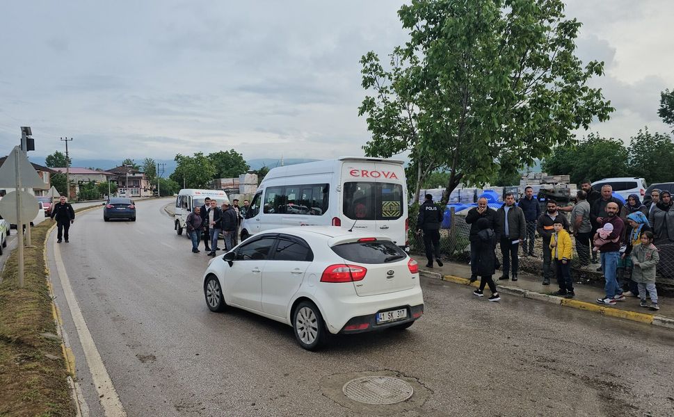 Erbaa’da 2 Minibüs Çarpıştı: 11 Yaralı