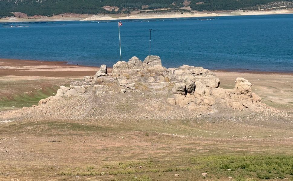 Yürüyerek Gidiliyordu; Almus Barajı’ndaki 'Malkayası' Tekrar Sular Altında Kaldı