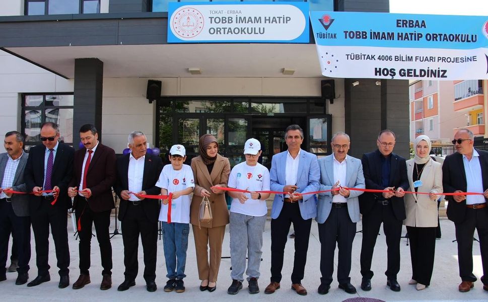 Erbaa'da TOBB İmam Hatip Ortaokulunda Bilim Şenliği: TÜBİTAK 4006 Fuarı Açıldı