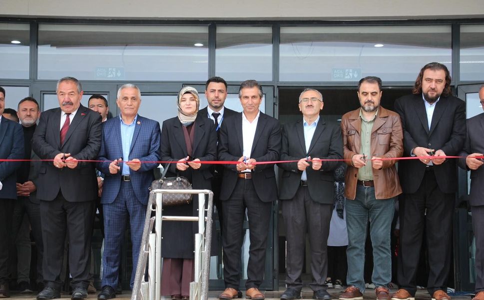 Erbaa Coşkun Önder Anadolu Lisesi’nde Bilim Rüzgarı: TÜBİTAK 4006 Bilim Fuarı Açıldı