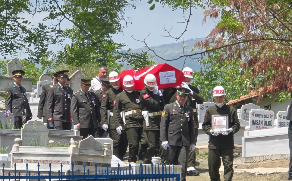 Şehit Askerin Cenazesi, Ailesinin İsteği Üzerine 14 Yıl Sonra İstanbul'a Nakledildi