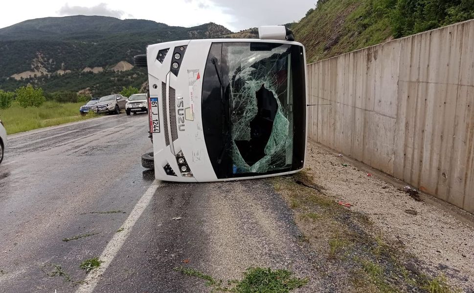 Tokat’ta Midibüs İle İtfaiye Aracı Çarpıştı: 4 Yaralı