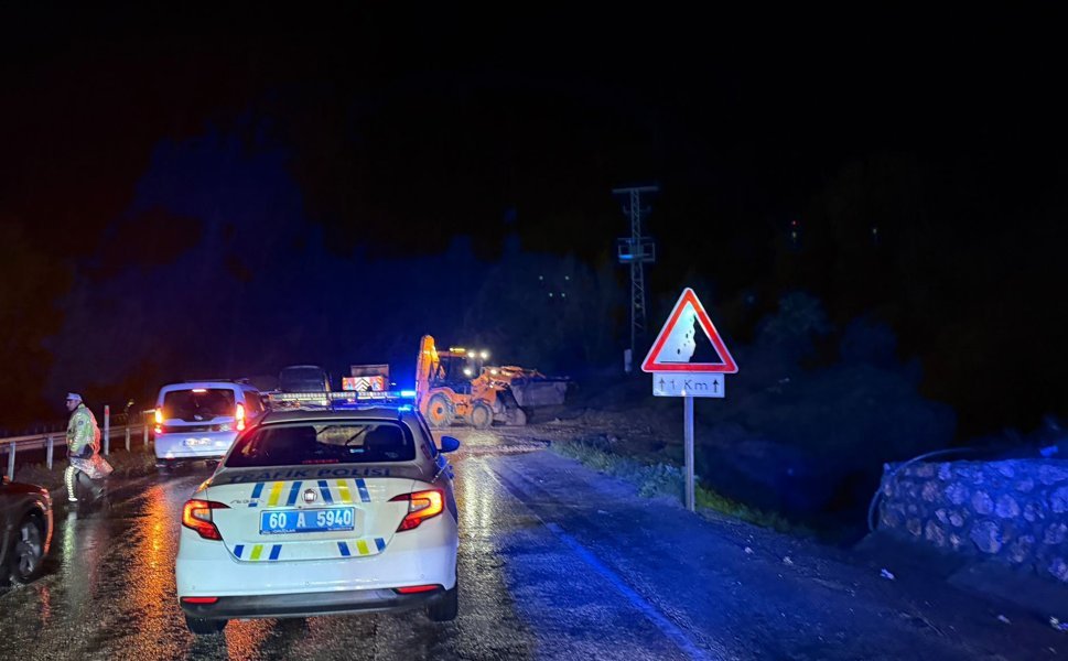 Tokat’ta Sağanak Ulaşımı Aksattı