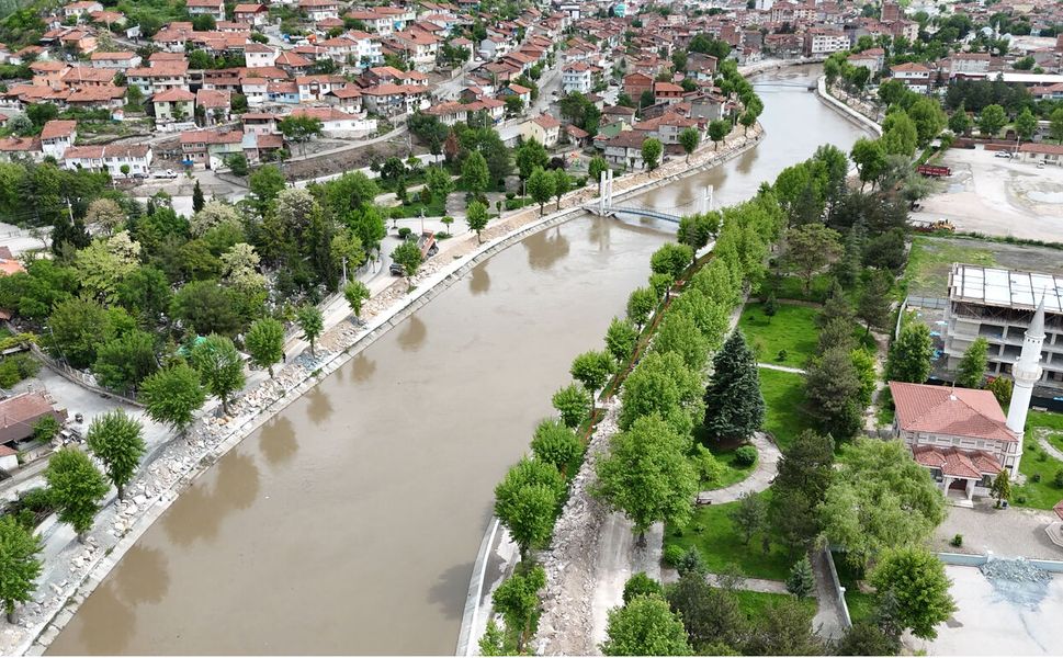 Tokat'ta Taşkın Riskine Karşı Dev Kayalarla 9 Kilometrelik Set Çekildi