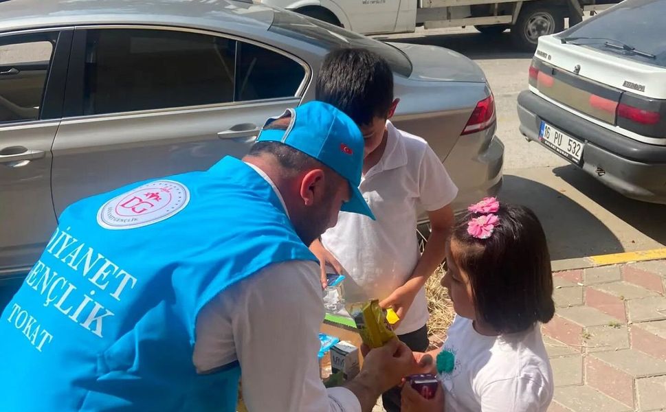 Tokat İl Müftülüğünden LGS Adaylarına Anlamlı Destek: Mobil Araçla Moral İkramı
