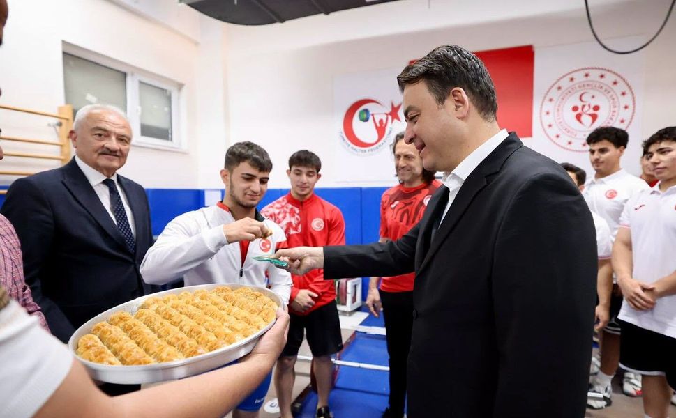 Vali Abdullah Köklü’den Dünya Şampiyonası’na Hazırlanan Milli Haltercilere Moral Ziyareti