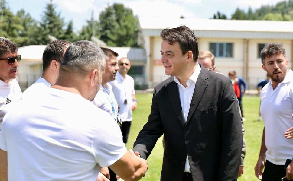 Tokat'ta Yıldızlar Karakucak Güreşi Heyecanı: Vali Abdullah Köklü Sporcularla Buluştu