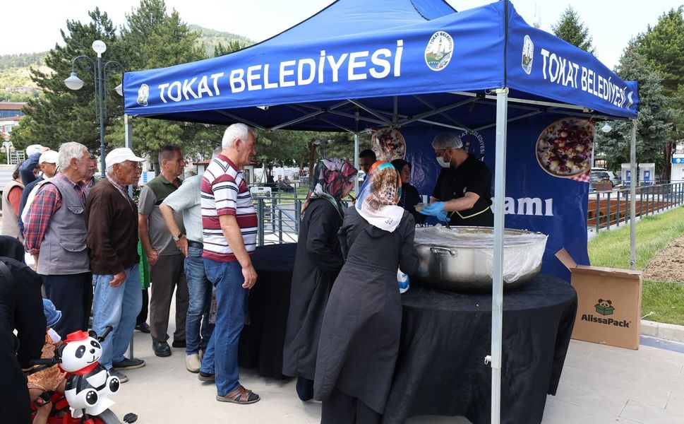 Tokat Belediyesi’nden Vatandaşlara Aşure İkramı
