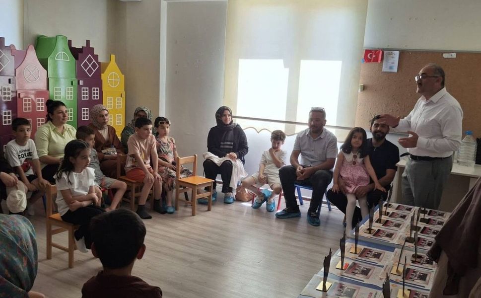 Erbaa'da Minik Öğrencilerin Mezuniyet Ve Karne Sevinci