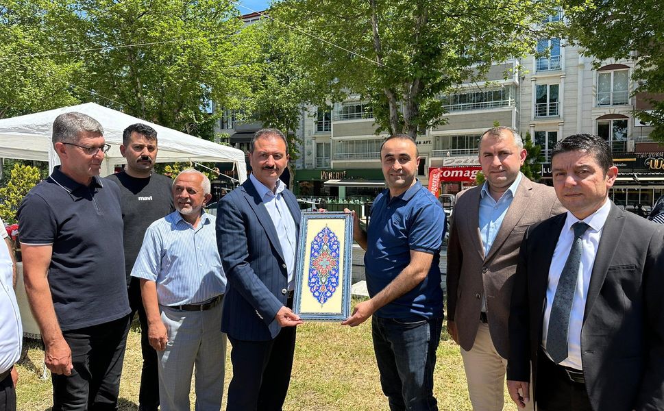 Milletvekili Cüneyt Aldemir, Zile Halk Eğitimi Merkezi Kursiyerlerinin Sergisini Ziyaret Etti