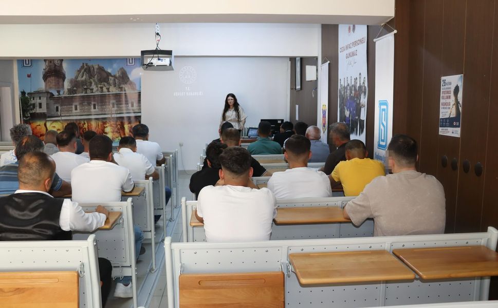 Tokat Denetimli Serbestlik Müdürlüğü'nden Yükümlülere "Kişi Hakkı" Semineri
