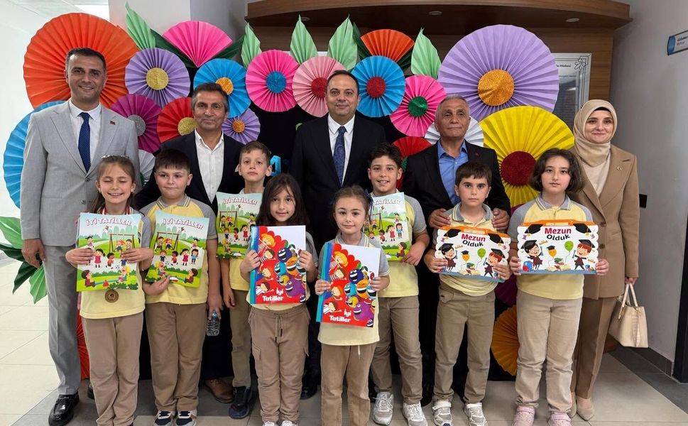 Erbaa’da Karne Heyecanı: Kaymakam Dr. Demir Öğrencilerin Sevincine Ortak Oldu
