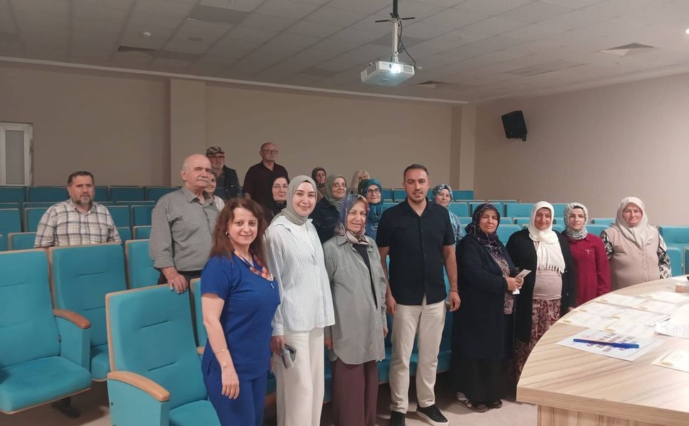Erbaa Devlet Hastanesi Diyabet Okulu Kursiyerlerine Diplomaları Takdim Edildi