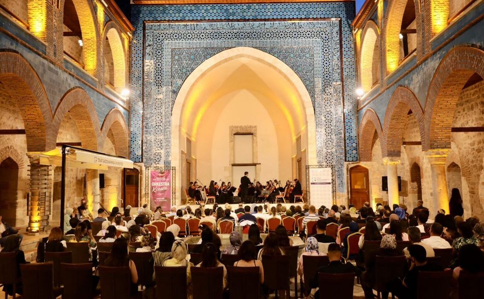 Tarihi Mekanda Müzik Ziyafeti: TOGÜ Orkestrası Gökmedrese’de Sahne Aldı