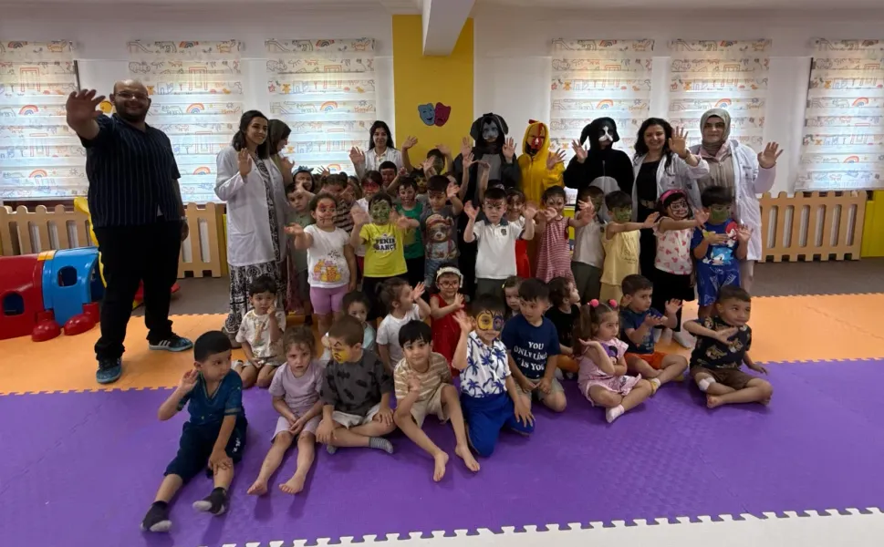 Tokat’ta Miniklerin Yıl Sonu Coşkusu: Drama Öğrencilerinden Renkli Gösteri
