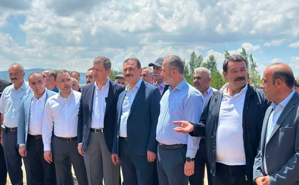 Milletvekilleri ve İl Başkanı Dizer Kızık'ta Açılış Törenine Katıldı