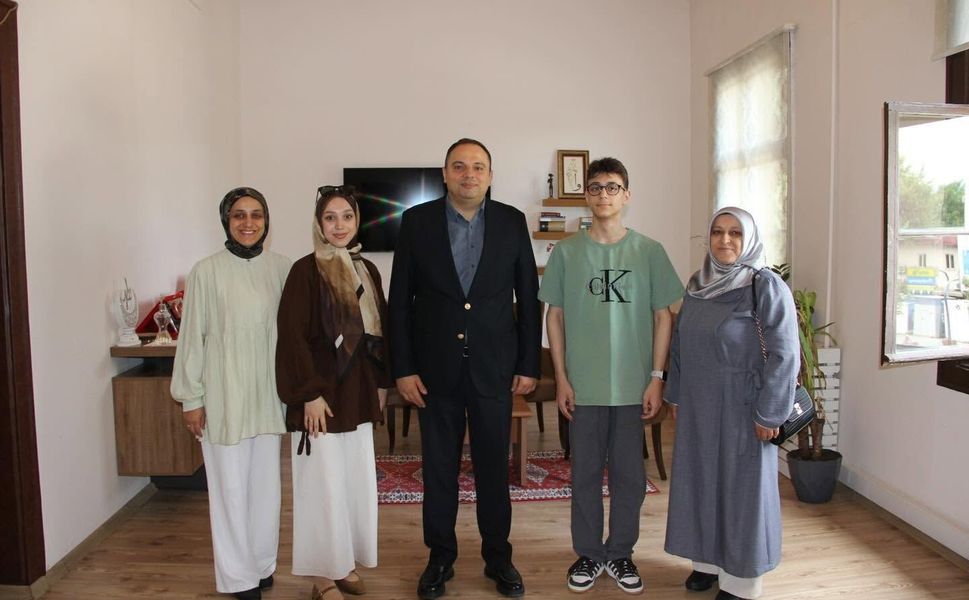 LGS Türkiye Birincisinden Kaymakam Dr. Remzi Demir'e Ziyaret