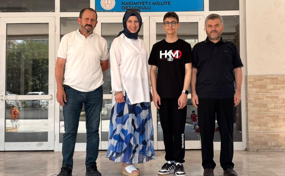 Erbaa’da LGS Gururu: Berkay Arıkan Tüm Soruları Doğru Cevaplayarak Türkiye Birincisi Oldu!