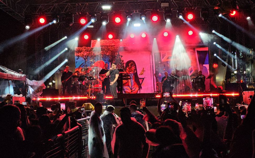 Semicenk Yağmura Meydan Okudu, Erbaa'da Binlerce Kişi Konser Alanını Terk Etmedi