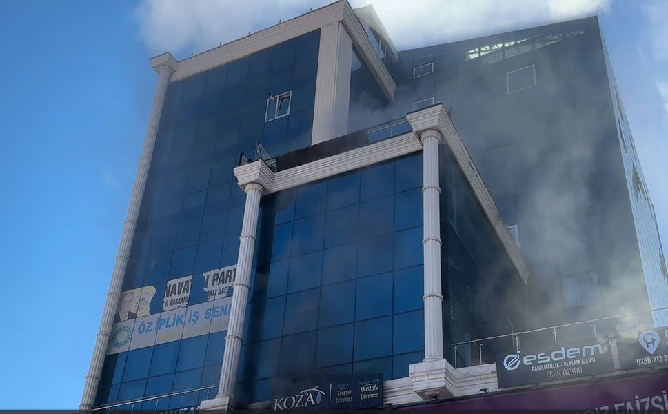 Tokat’ta İş Merkezinde Yangın Çıktı