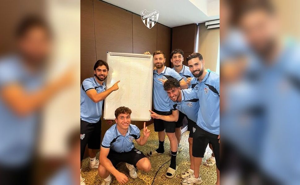 Efor Çay Erbaaspor Kampında Neşeli Anlar: Sahada Hırs, Salonda Rekabet!