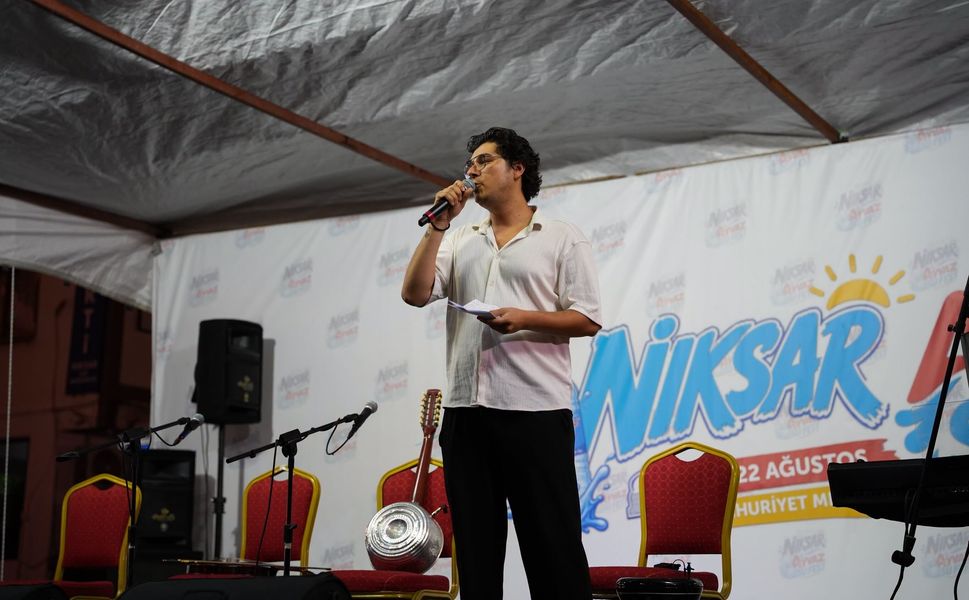 Niksar Ayvaz Su Fest Coşkuyla Başladı: Cumhuriyet Meydanı’nda Müzik Dolu İlk Gece!